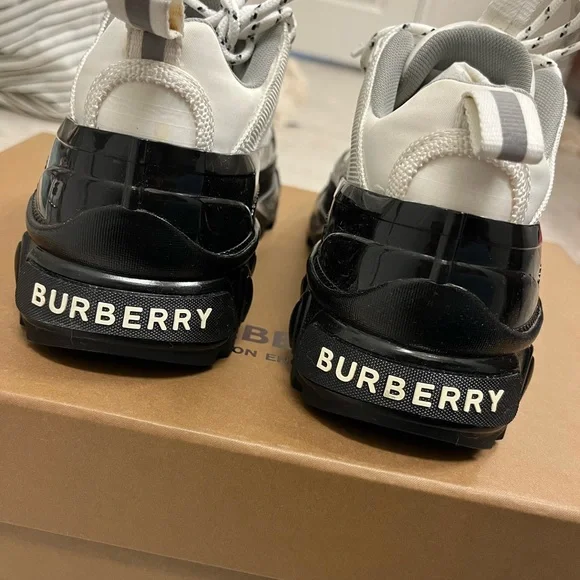 Burberry low top sneakers - Picture 11 of 11